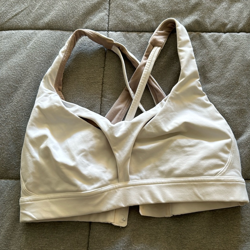 White Lululemon sports bra no pads